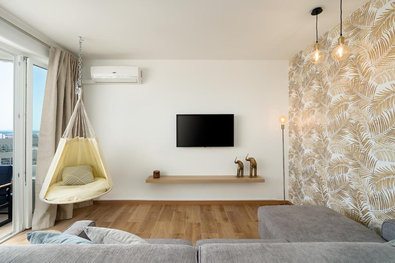 Charming Apartment W/ Pool & Balcony In Portimao By Lovelystay 외부 사진